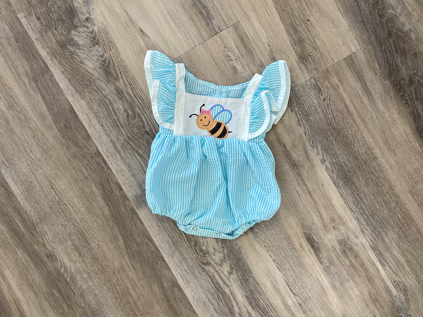 Girls bee bubble