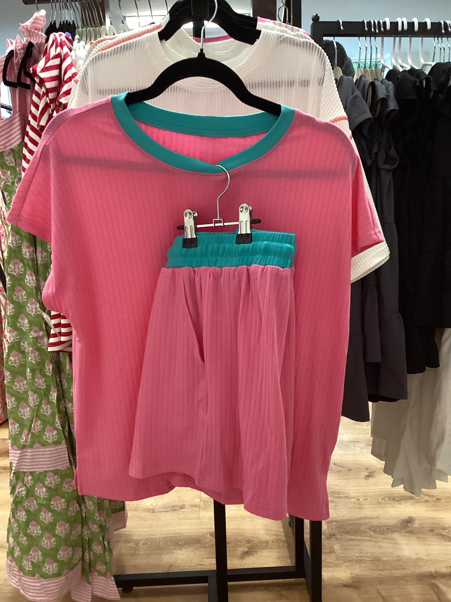 Pink set with blue outline