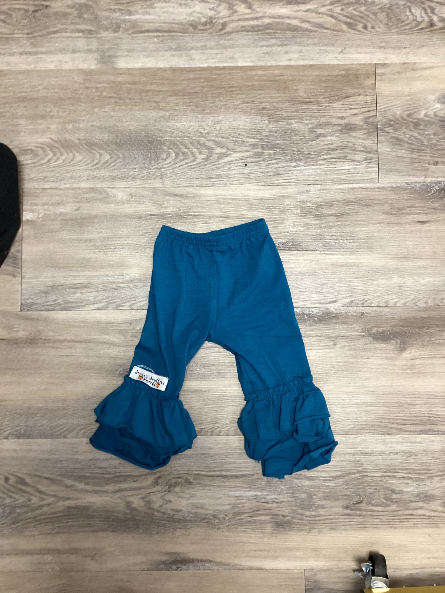 Dark blue ruffled leggings