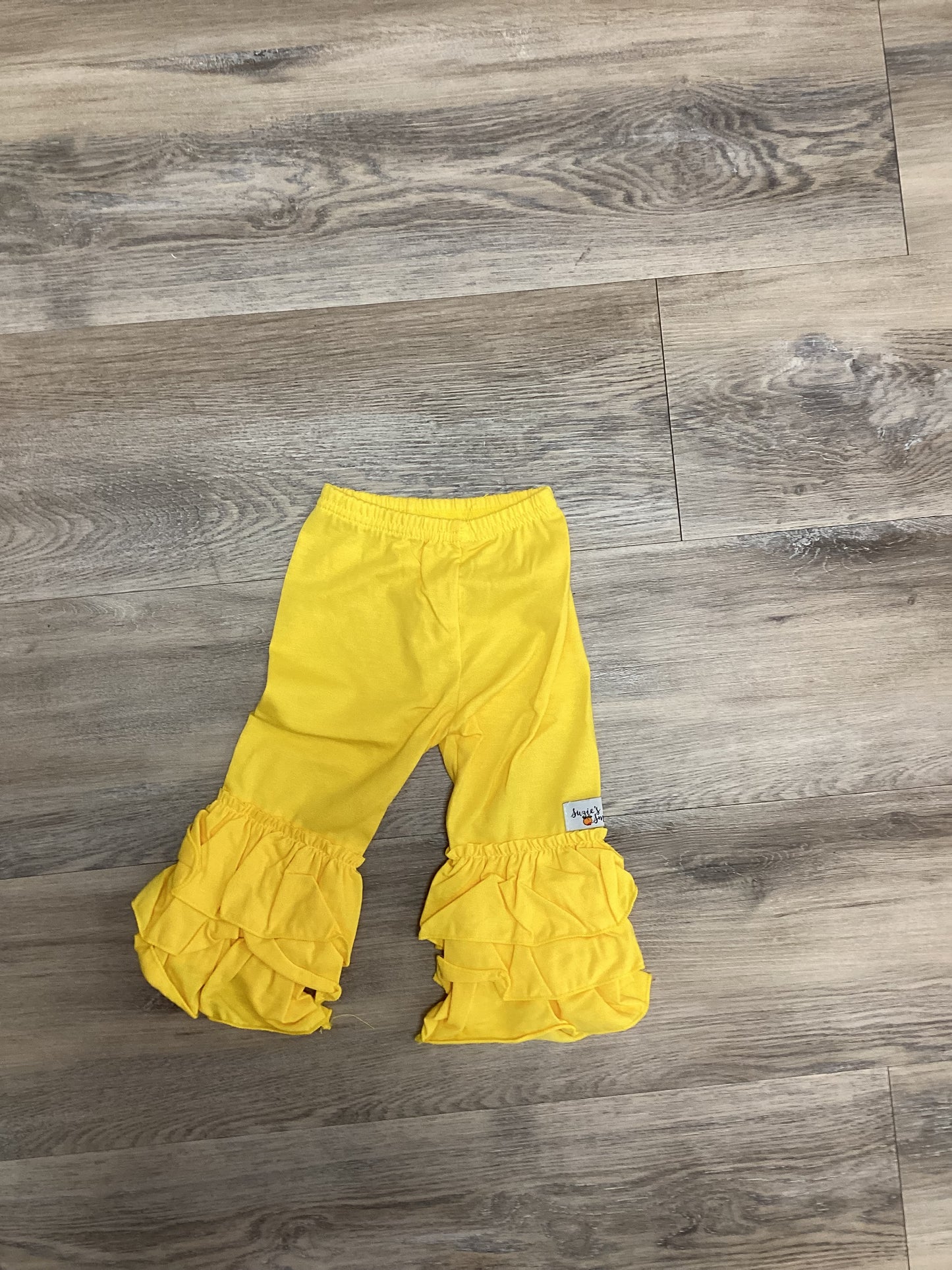 Yellow ruffled leggings