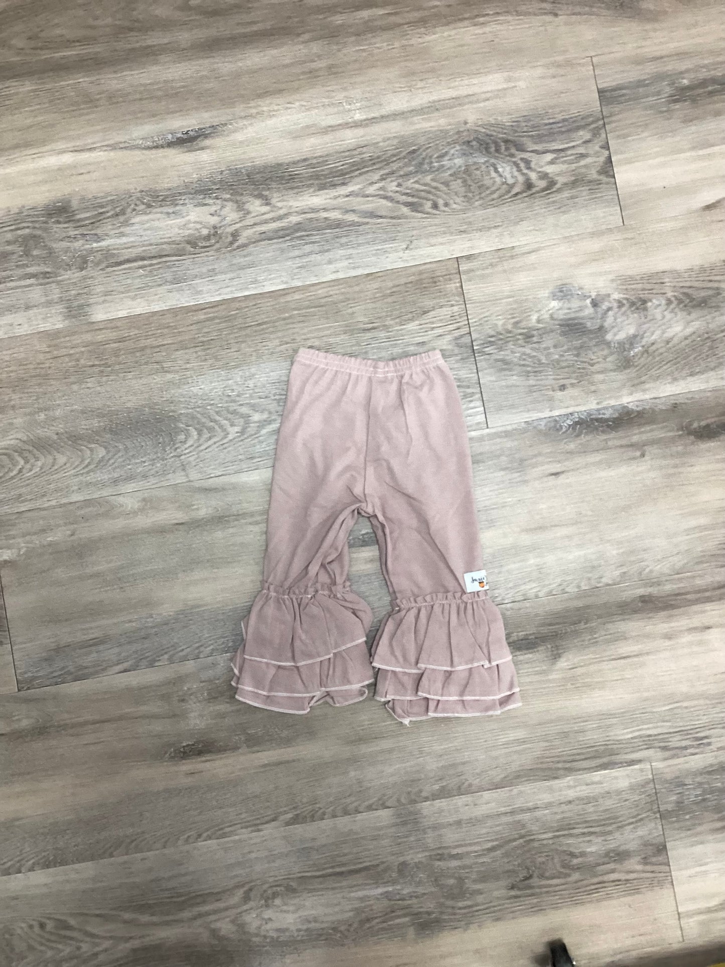 Beige ruffled leggings