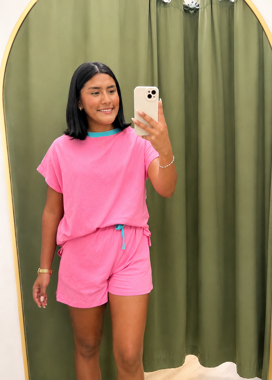 Pink set with blue outline
